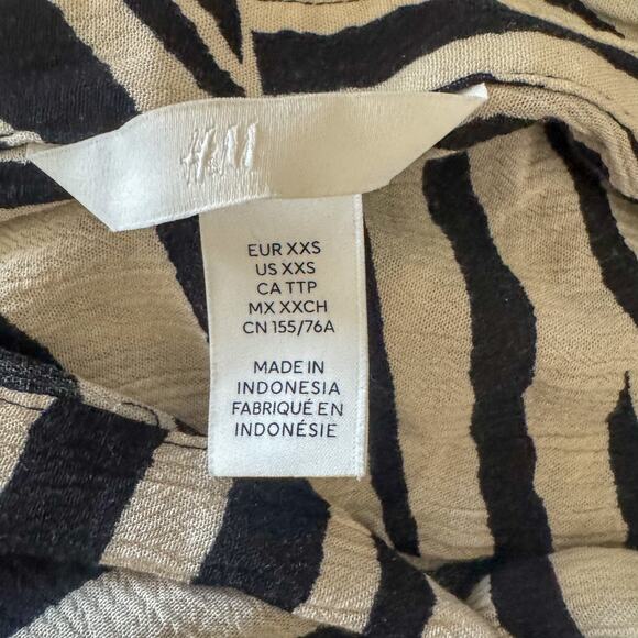 H&M Zebra Stripe Viscose Short Sleeve Shirt | Monochromatic Y2K Vacation Top XXS - Picture 4 of 5